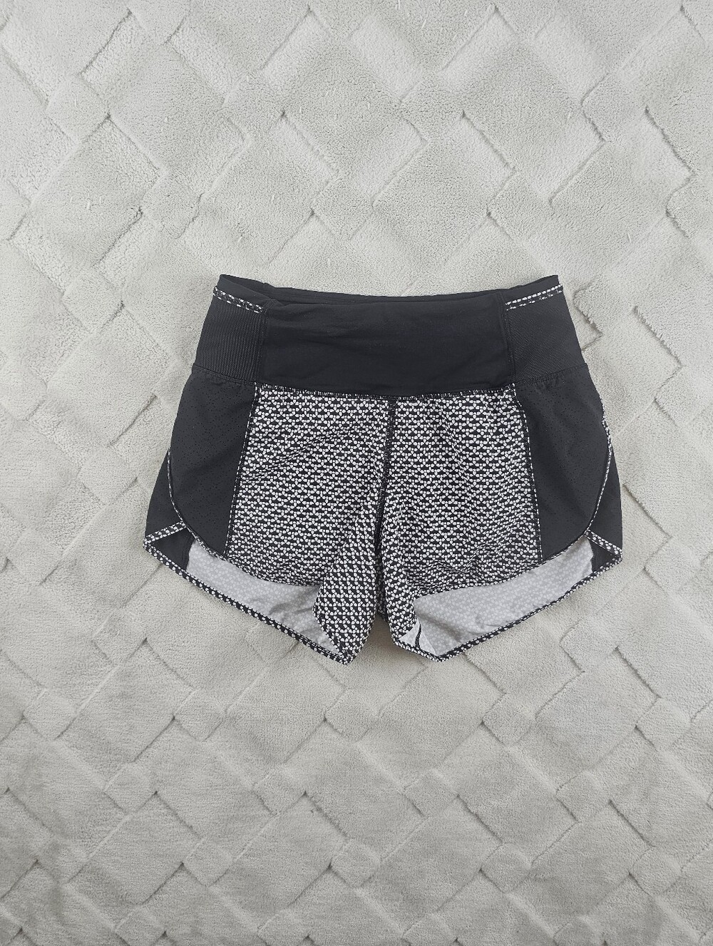 Lululemon Real Quick Perforated Shorts Womens 2 Gym Yoga Casual